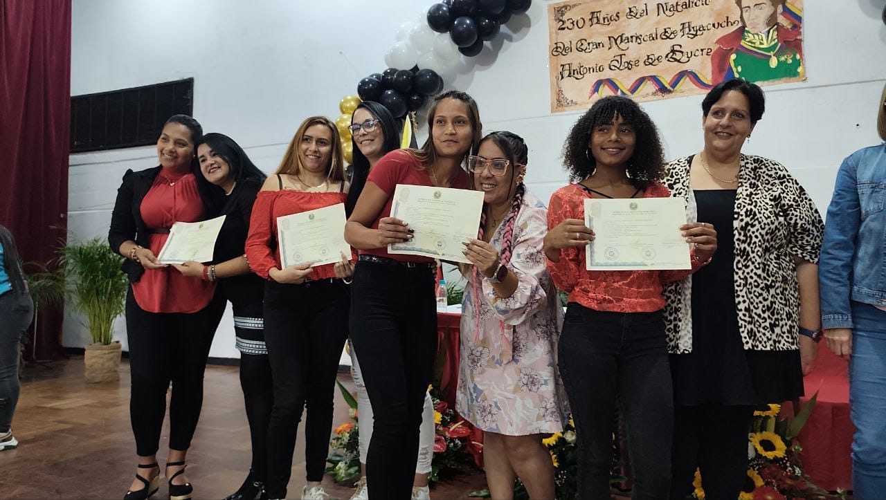 Gradúan a 235 vencedores de la Misión Ribas en Los Teques 