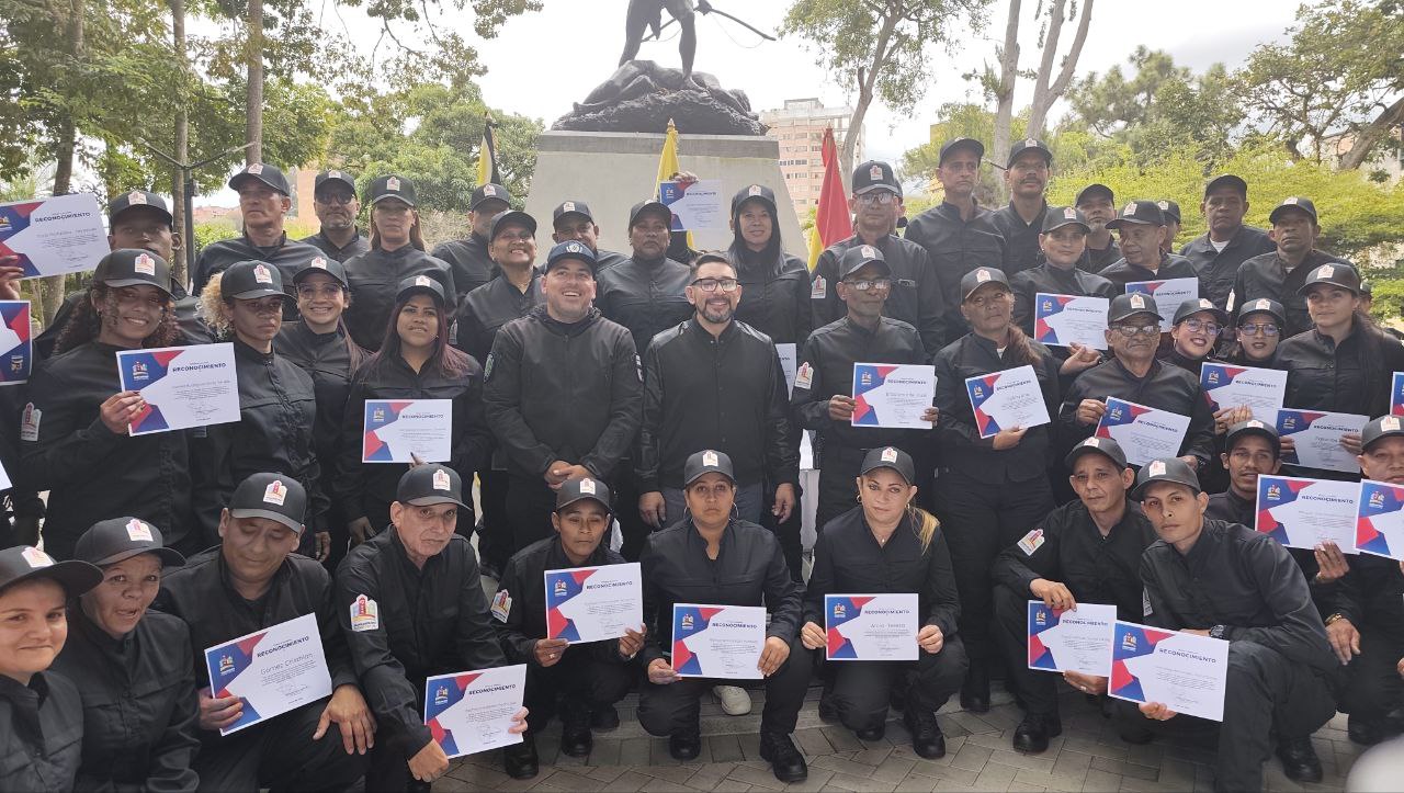 Entregan nuevos uniformes a 130 Guardias Patrimoniales en Guaicaipuro