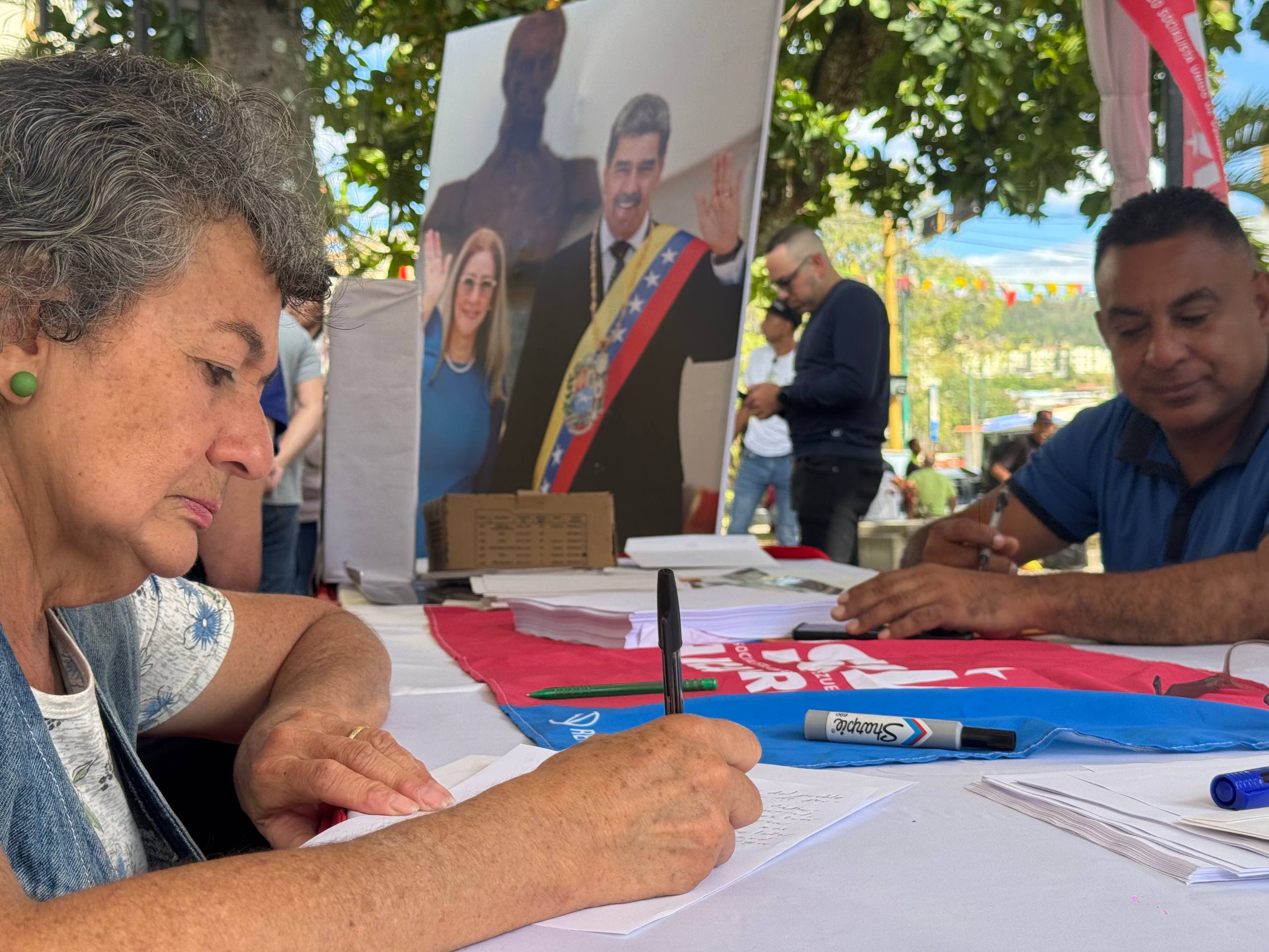 Guaicaipureños redactaron cartas de lealtad al Presidente Maduro y a Cilia Flores en Los Teques
