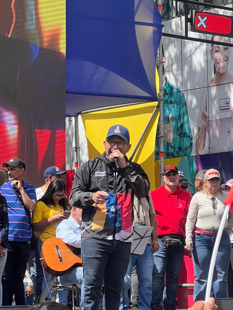 Fraija exige respetar la soberanía nacional y que devuelvan al presidente Maduro